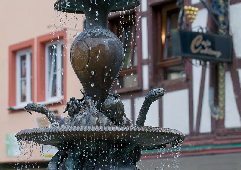 Mosel 07-2012D35_8672 als Smart-Objekt-1 Kopie.jpg - Kleine Brunnen verziehren das Stadtbild